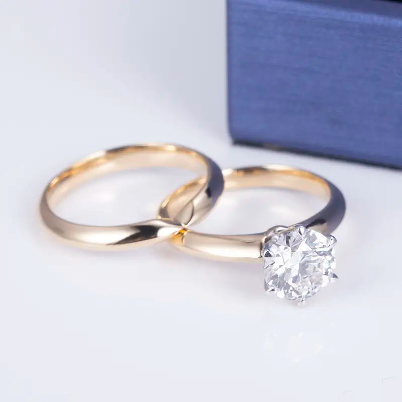 Classic Round Solitaire and Plain Band Wedding Set in 18K Yellow Gold | Brilliana